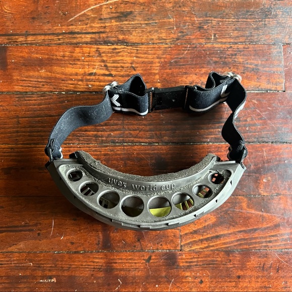 Uvex Snowboarding Goggles - Picture 2 of 3